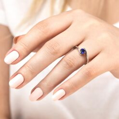 daci solitaire engagement ring plain lab grown diamond lifestyle 001