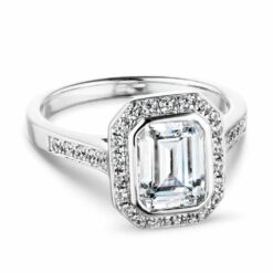 heirloom engagement ring webwhite 001 f62410f1 93be 46b8 bc6c ef6ae3f097b2